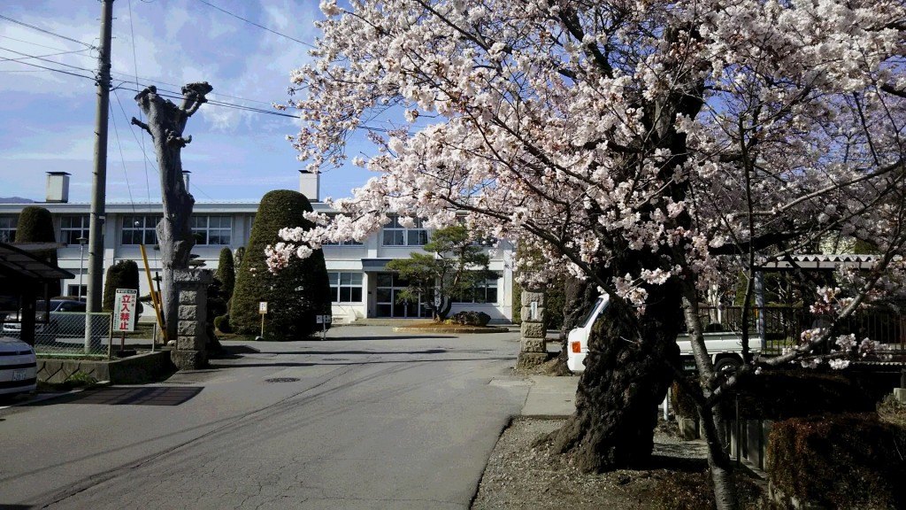 4月5日（火）に伊那北高校の入学式があり、同窓会長として出席しました。